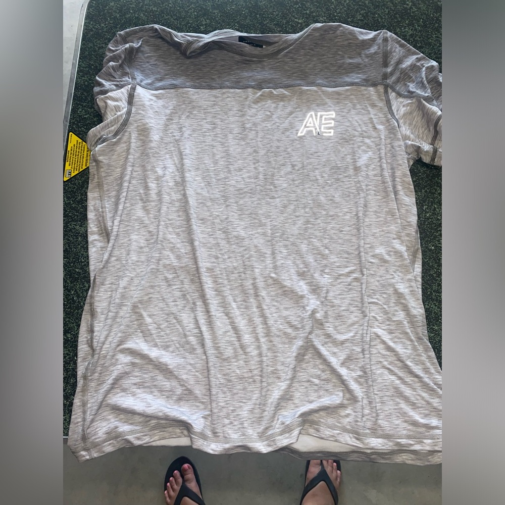American Eagle Outfitters Gray Short Sleeve Tee